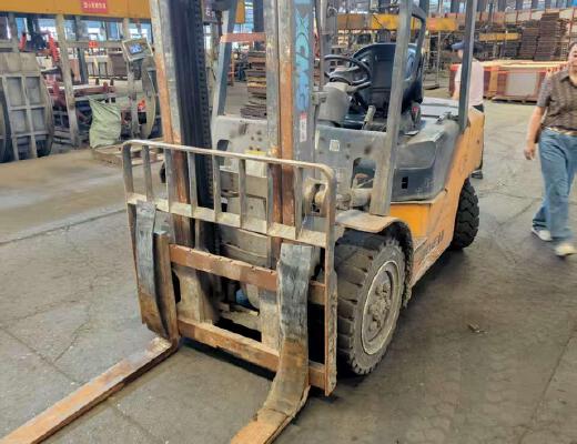 徐工XCB-L30电动平衡重叉车