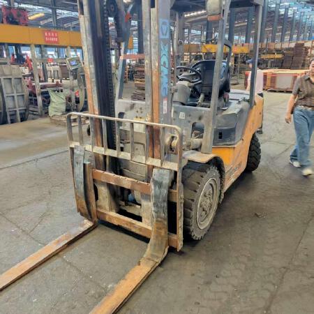 徐工XCB-L30电动平衡重叉车