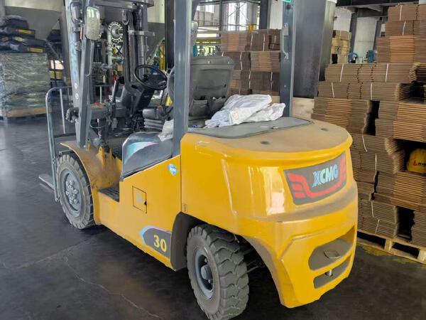 徐工XVB30-EL6-C電動平衡重叉車