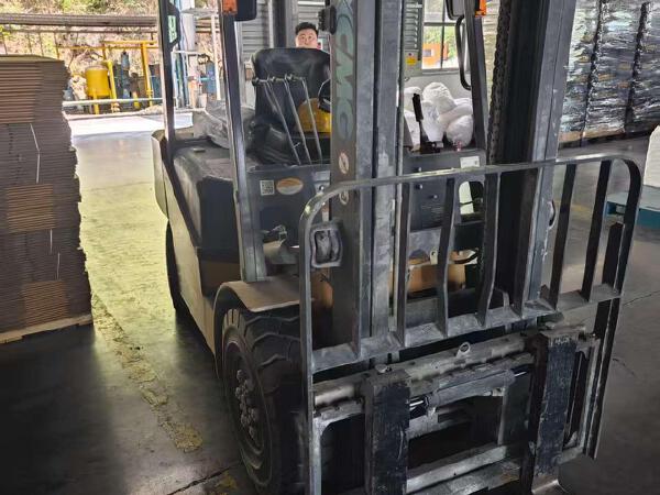 徐工XVB30-EL6-C電動平衡重叉車