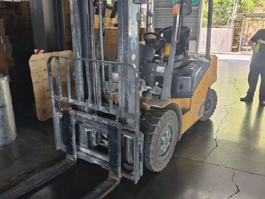 徐工XVB30-EL6-C電動平衡重叉車