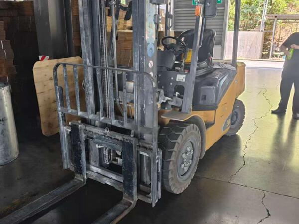 徐工XVB30-EL6-C電動平衡重叉車