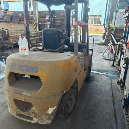 徐工XCB-L30电动平衡重叉车