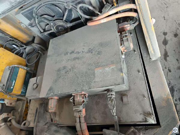 徐工XCB-L30電動(dòng)平衡重叉車