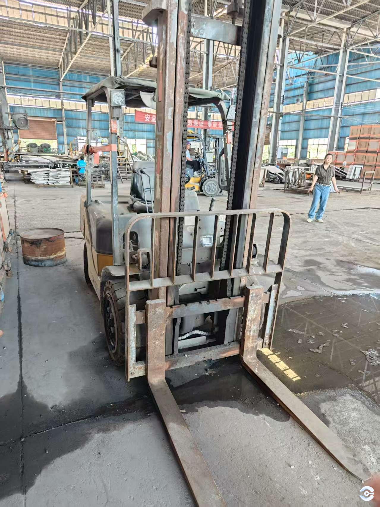 徐工XCB-L30電動(dòng)平衡重叉車(chē)