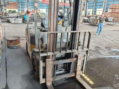 徐工XCB-L30電動(dòng)平衡重叉車(chē)