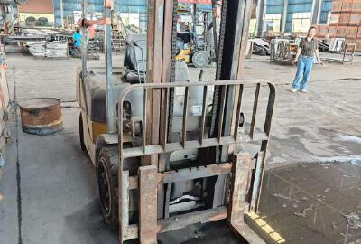 徐工XCB-L30電動平衡重叉車