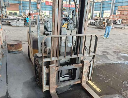 徐工XCB-L30电动平衡重叉车