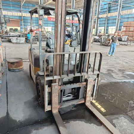 徐工XCB-L30电动平衡重叉车