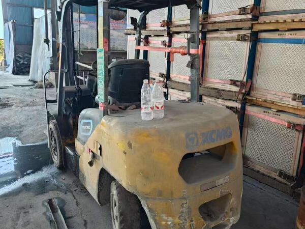 徐工XCB-L30電動平衡重叉車