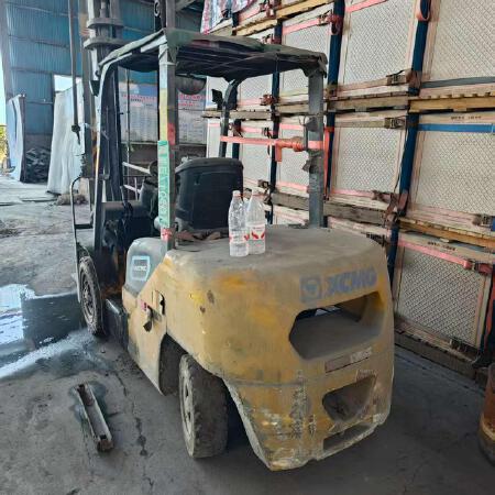 徐工XCB-L30电动平衡重叉车