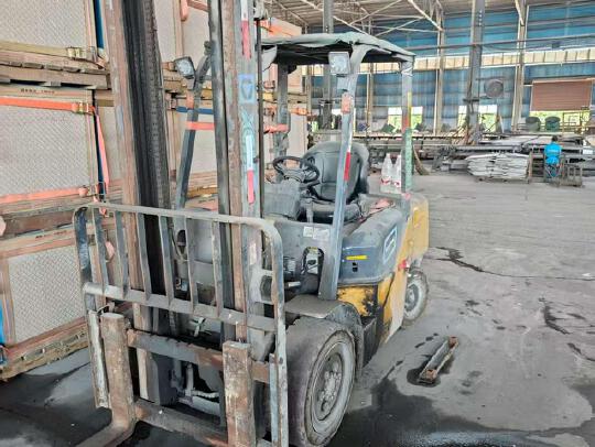 徐工XCB-L30電動平衡重叉車