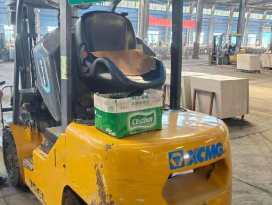 徐工XCB-L35電動平衡重叉車3.5噸電動叉車