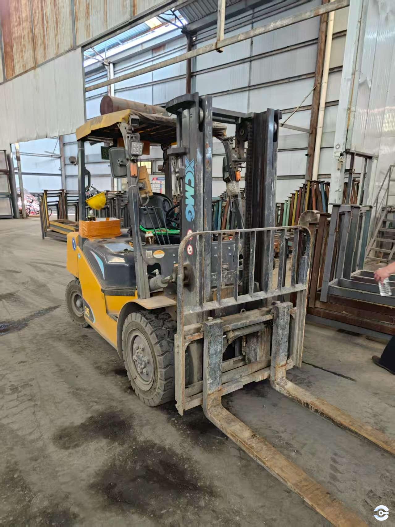 徐工XVB35-EL6-C電動(dòng)平衡重叉車(chē)