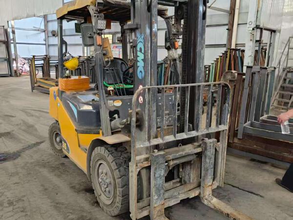 徐工XVB35-EL6-C電動(dòng)平衡重叉車