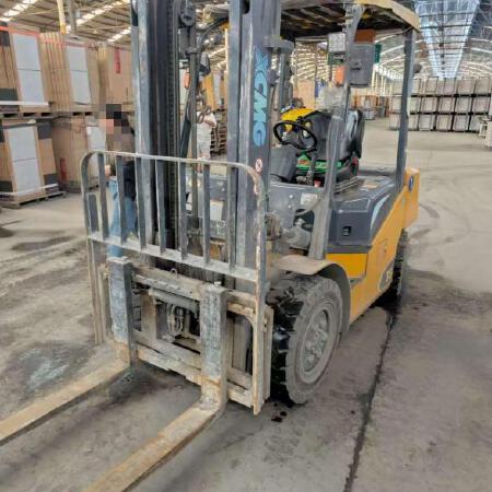 徐工XVB35-EL6-C电动平衡重叉车