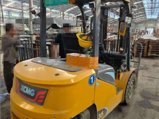 徐工XVB35-EL6-C電動平衡重叉車