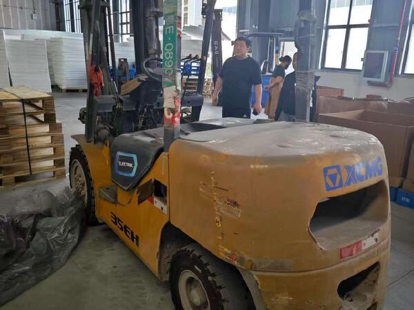 徐工XCB-L30電動平衡重叉車