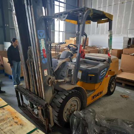 徐工XCB-L30电动平衡重叉车