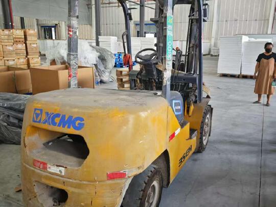 徐工XCB-L30電動(dòng)平衡重叉車