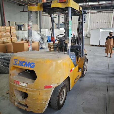 徐工XCB-L30电动平衡重叉车