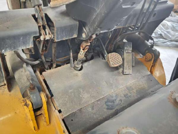 徐工XCB-L30電動平衡重叉車