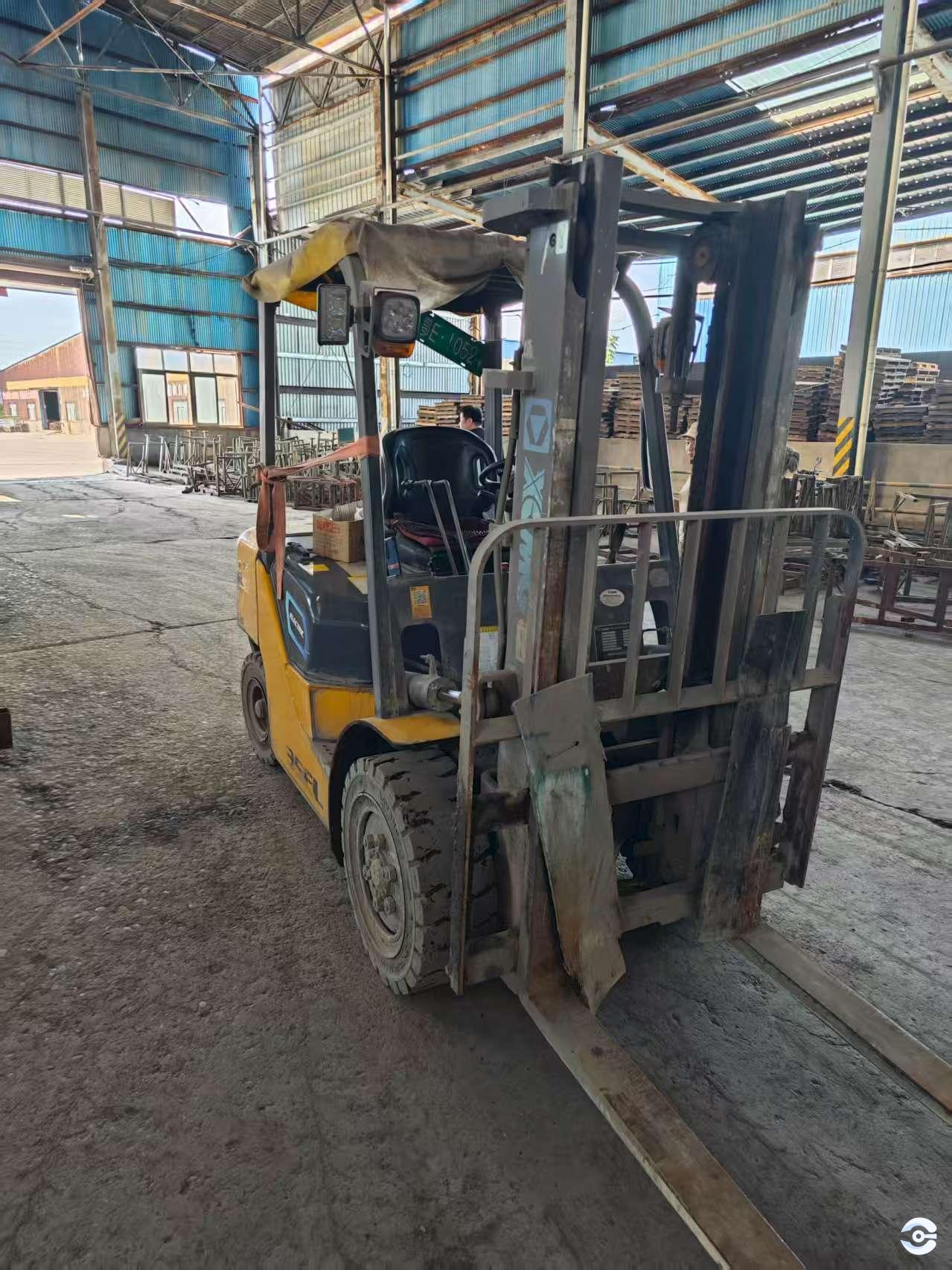 徐工XCB-L35電動(dòng)平衡重叉車(chē)3.5噸電動(dòng)叉車(chē)