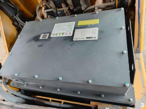 徐工XCB-L35電動平衡重叉車3.5噸電動叉車