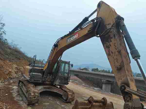 徐工XE270DK履带式挖掘机