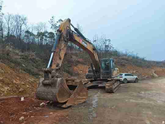 徐工XE270DK履带式挖掘机