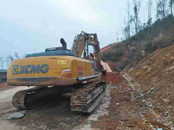 徐工XE270DK履带式挖掘机