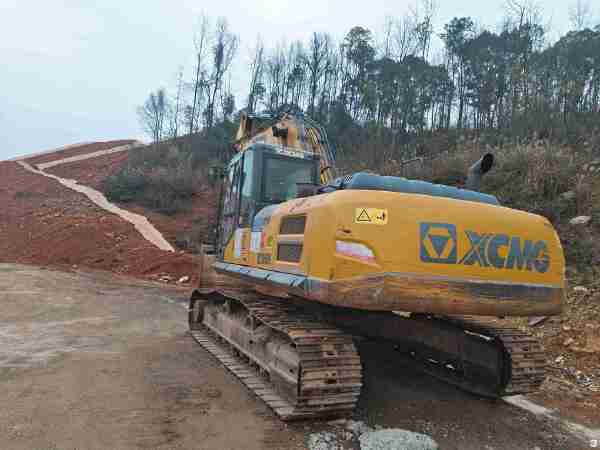 徐工XE270DK履带式挖掘机