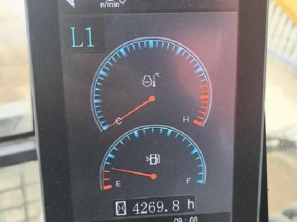 徐工XE270DK履带式挖掘机