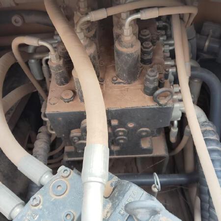 徐工XE270DK履带式挖掘机