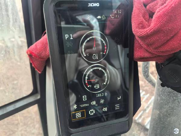 徐工XE135G履带式挖掘机