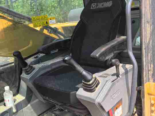 徐工XE270DK履带式挖掘机