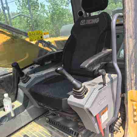 徐工XE270DK履带式挖掘机