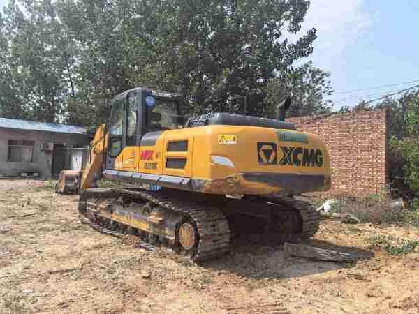 徐工XE270DK履带式挖掘机