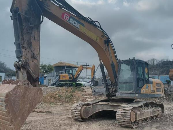 徐工XE310DA履带式挖掘机