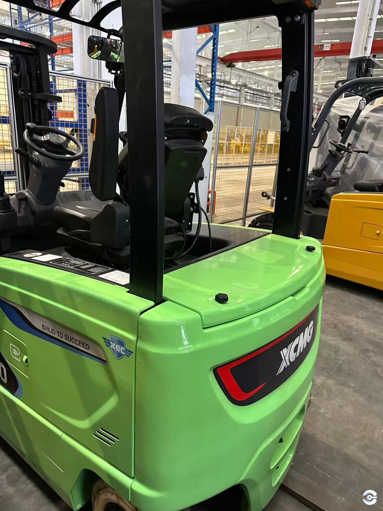 徐工XCB20-LW2-G電動(dòng)平衡重叉車(chē)