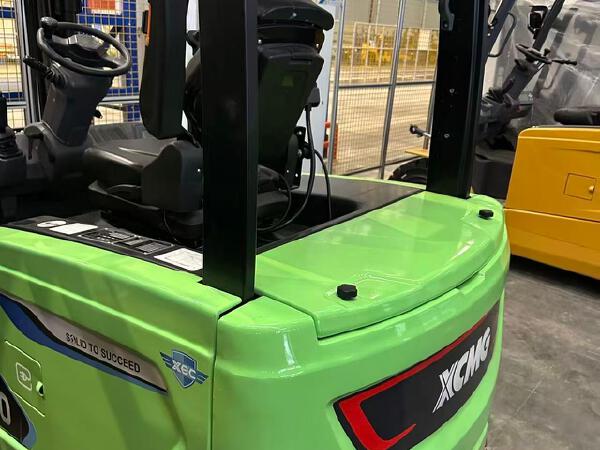 徐工XCB20-LW2-G電動(dòng)平衡重叉車(chē)