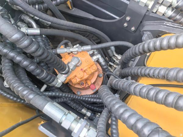 徐工XE105WG全地面起重机