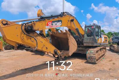 徐工XE400DK履带式挖掘机