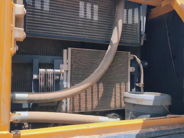 徐工XE400DK履带式挖掘机