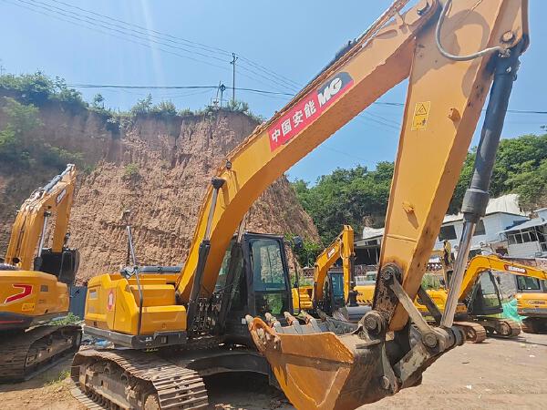 徐工XE200GA履带式挖掘机