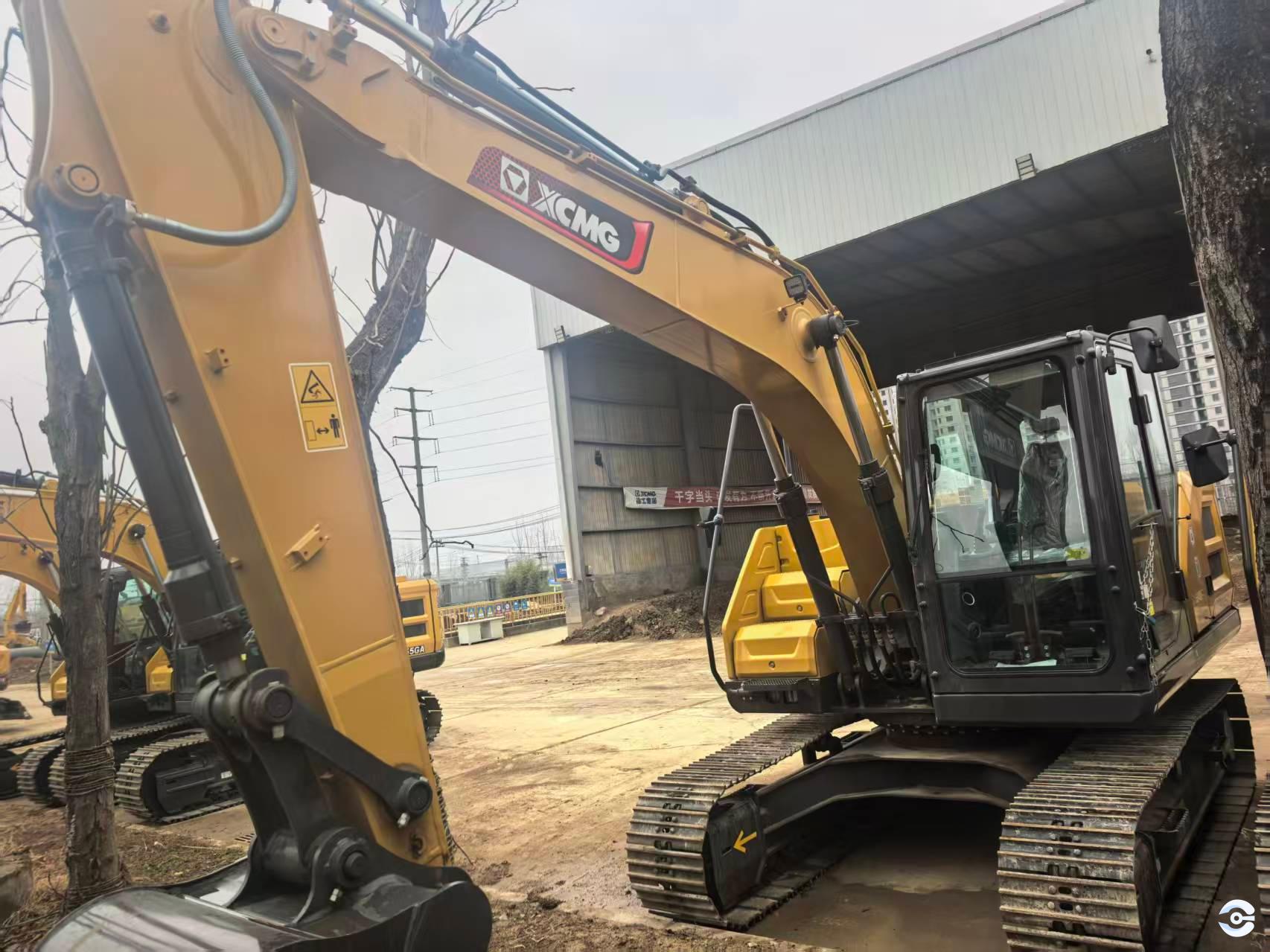 徐工XE135GA履带式挖掘机