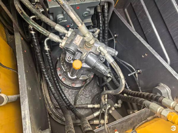 徐工XE135GA履带式挖掘机