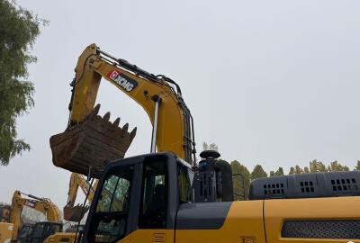 徐工XE400DK履带式挖掘机