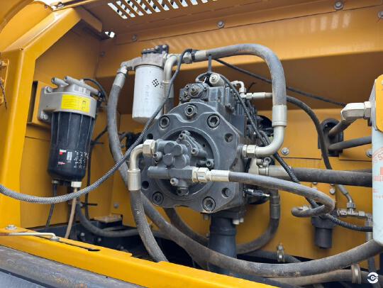 徐工XE400DK履带式挖掘机