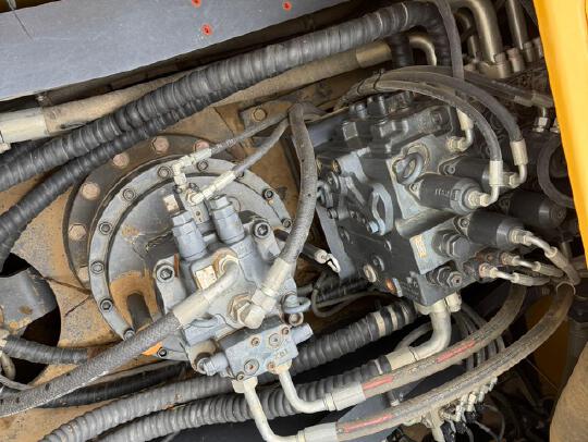 徐工XE400DK履带式挖掘机